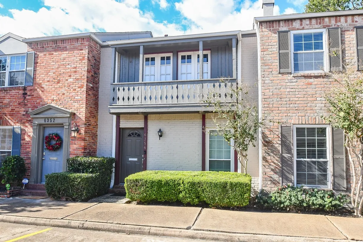 Houston Suburbs Real Estate | View 6354 Del Monte Drive #87 | 2 Beds, 2 Baths
