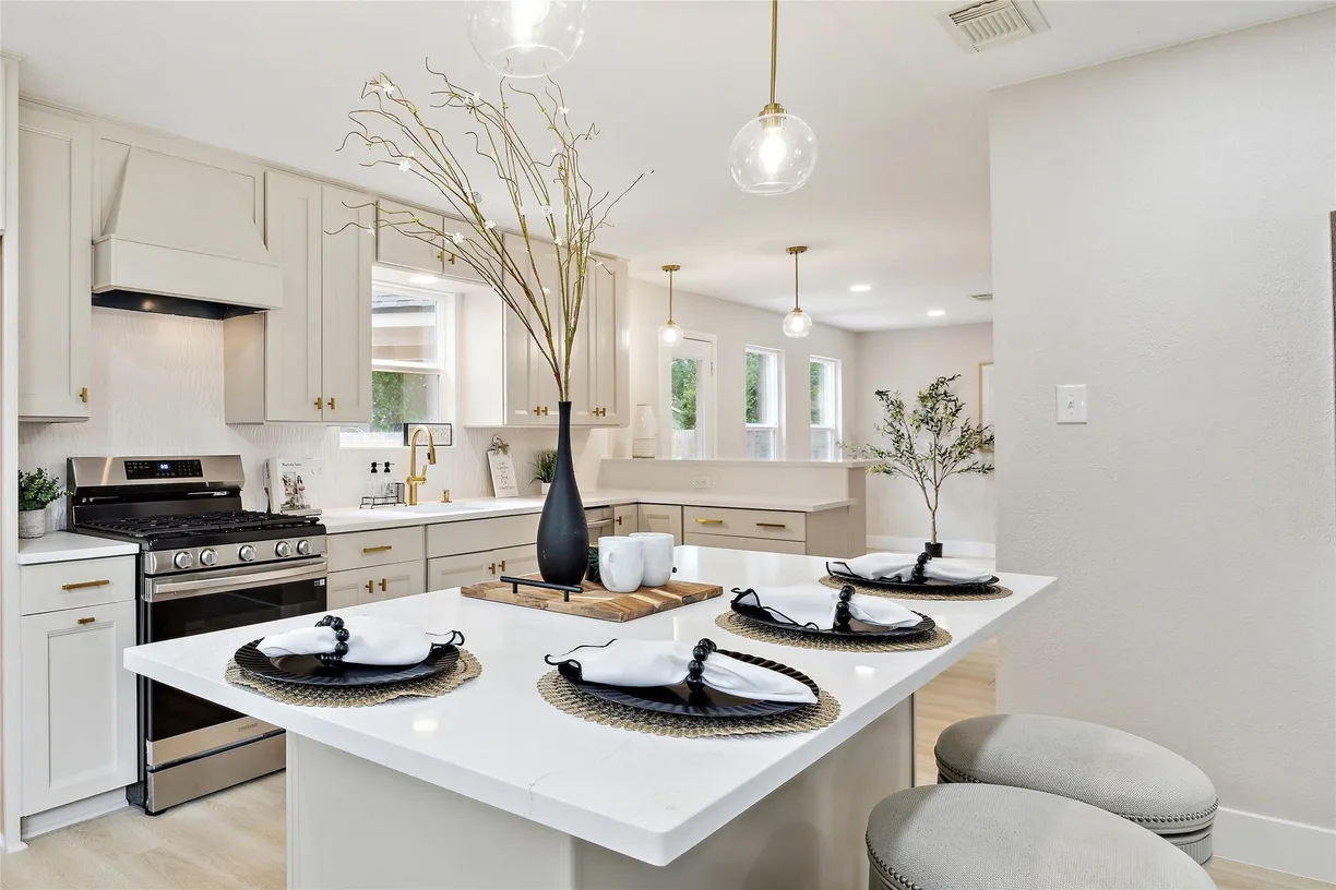 The Woodlands Real Estate | View 7811 Ashwell Court | 4 Beds, 2 Baths