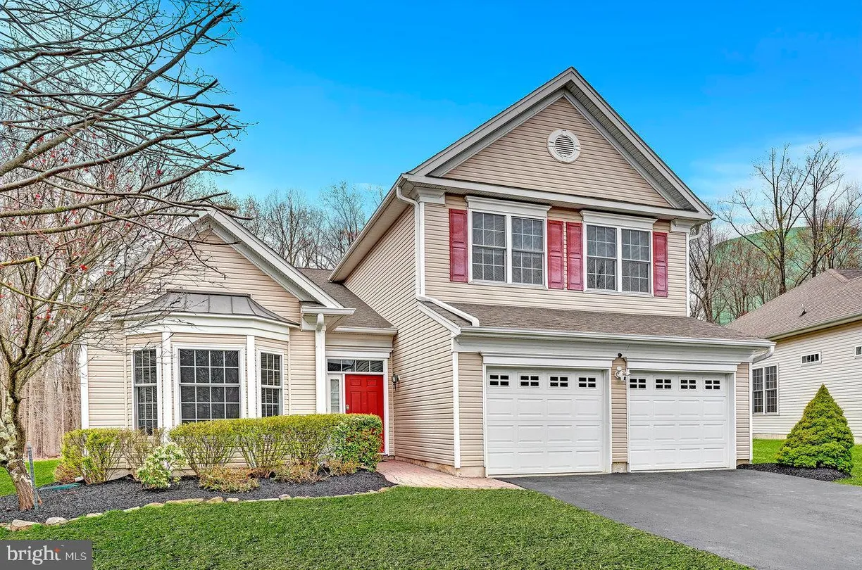 Central NJ/Bucks County, PA Real Estate | View 32 Edgemere Drive | 4 Beds, 3 Baths