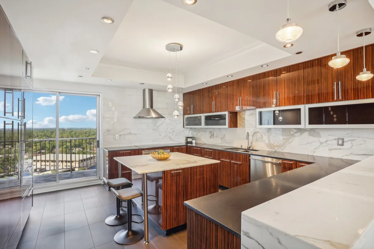 Houston Real Estate | View 121 N Post Oak Lane #1805 | 2 Beds, 3 Baths