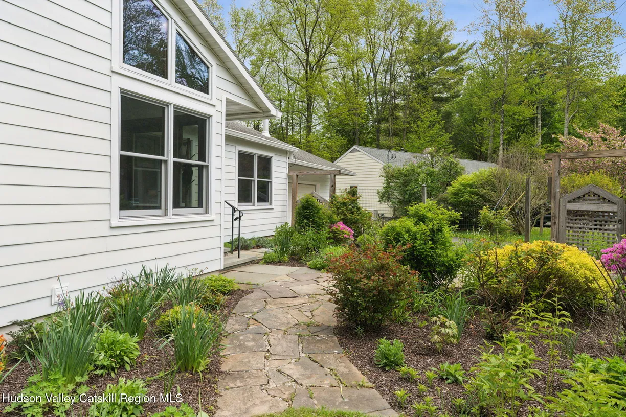 Hudson Valley Real Estate | View 207 Elwyn Drive | room 1