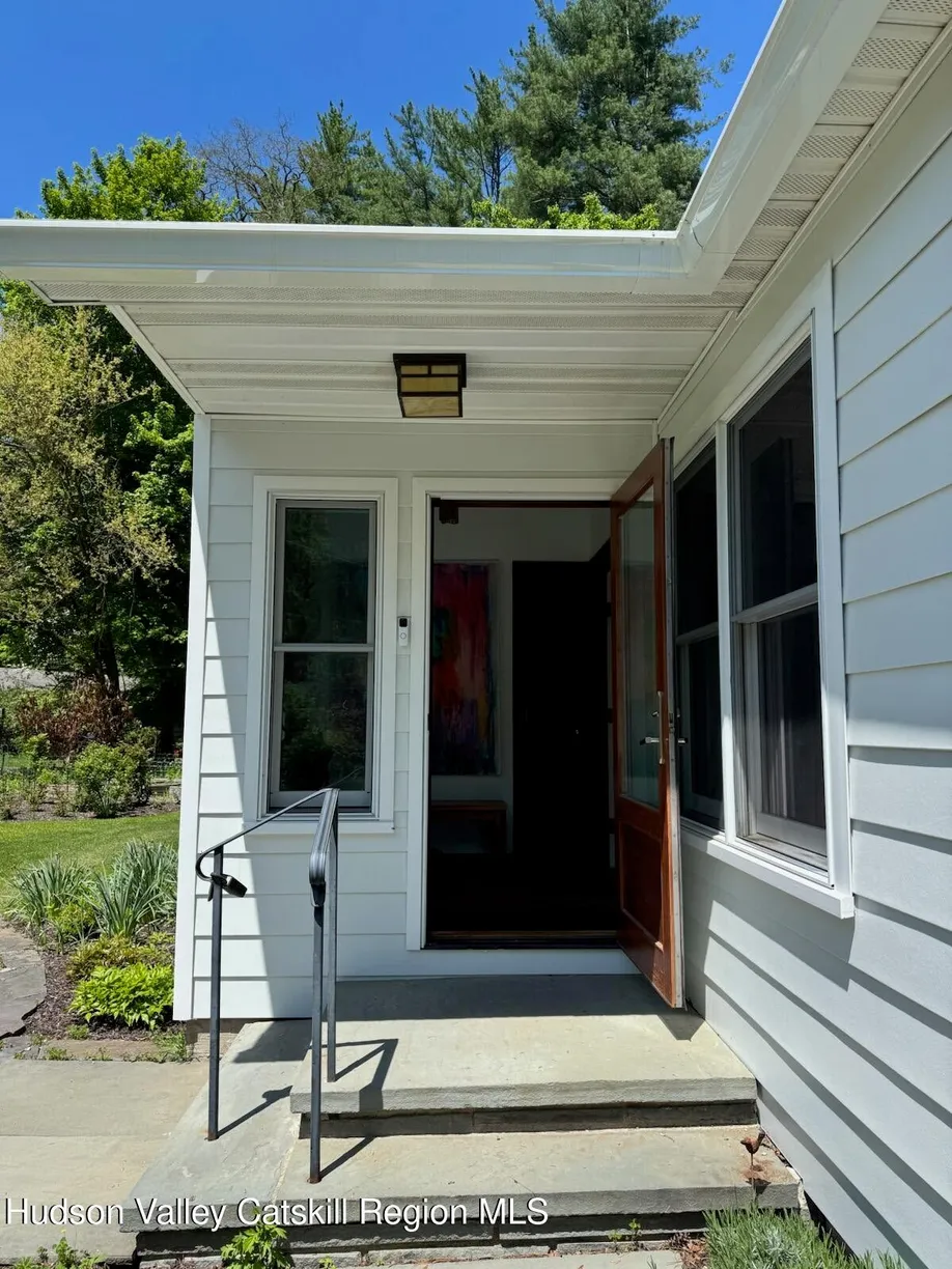 Hudson Valley Real Estate | View 207 Elwyn Drive | room 2