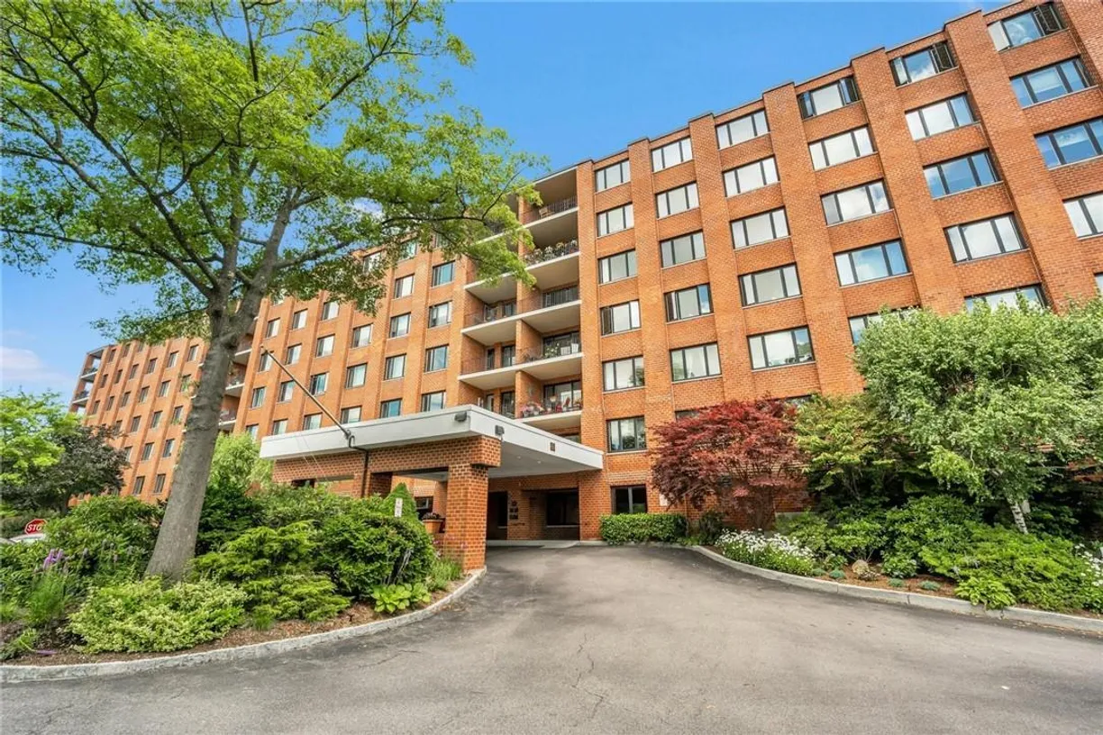 Westchester Real Estate | View 16 Rockledge Avenue #2C2 | 2 Beds, 2 Baths