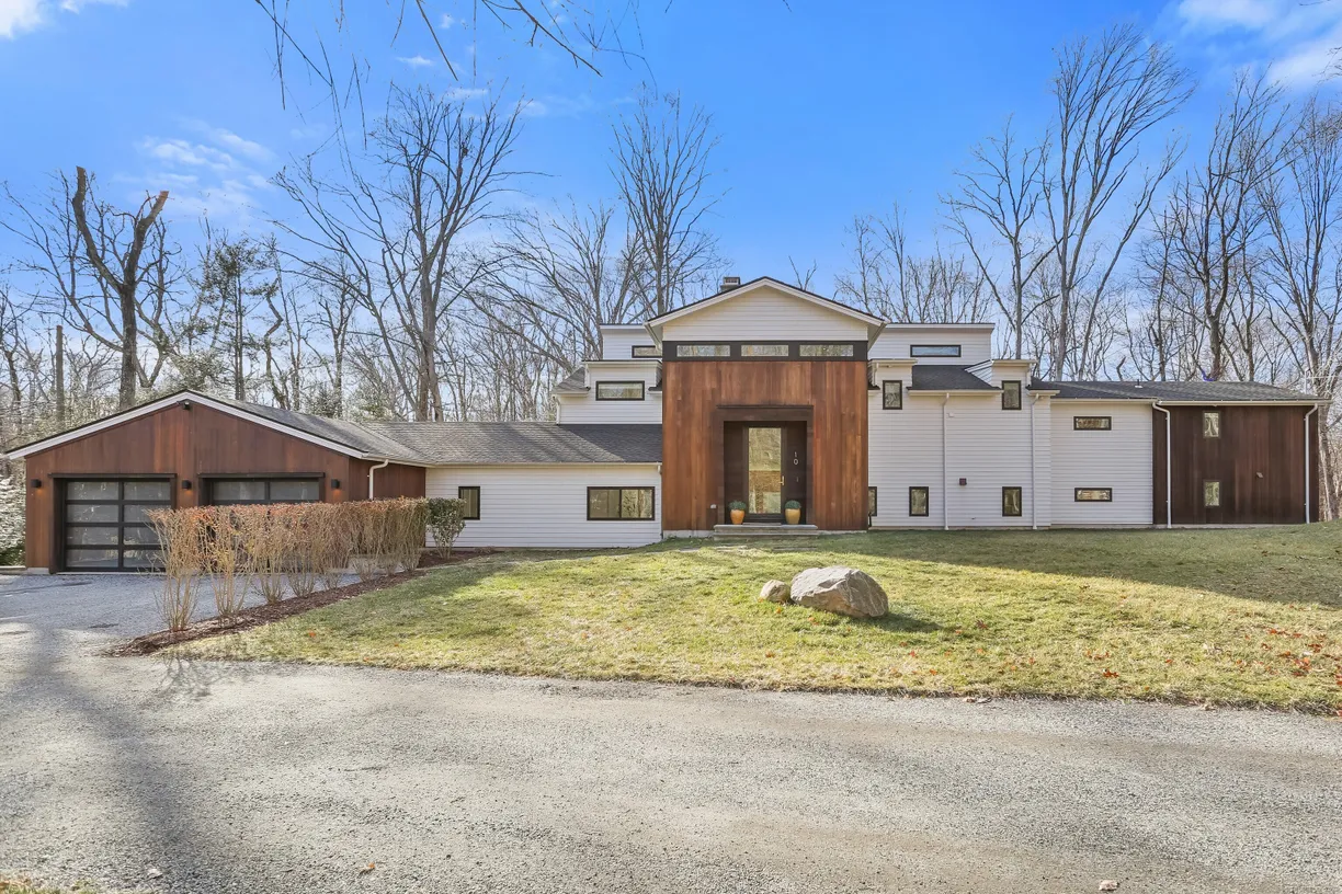 Greenwich Real Estate | View 10 Heathwood Lane | room 1