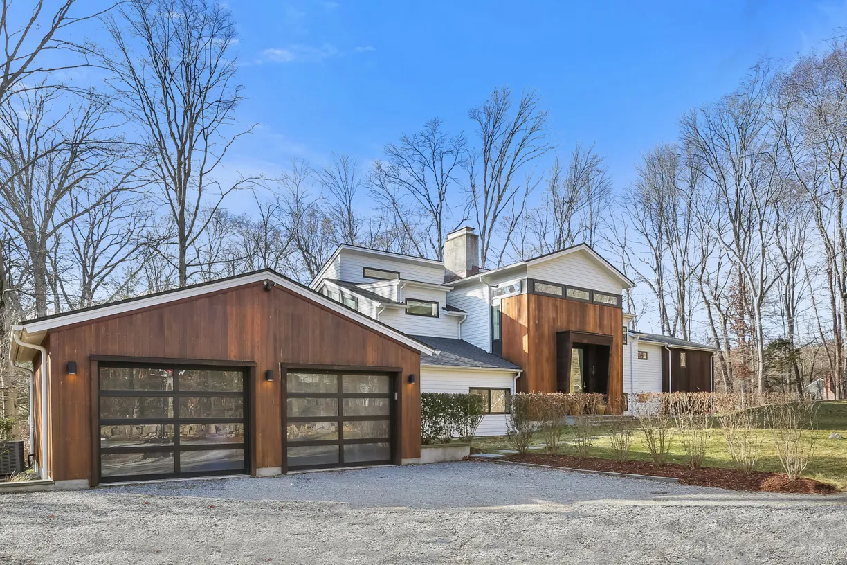 Greenwich Real Estate | View 10 Heathwood Lane | 4 Beds, 4 Baths