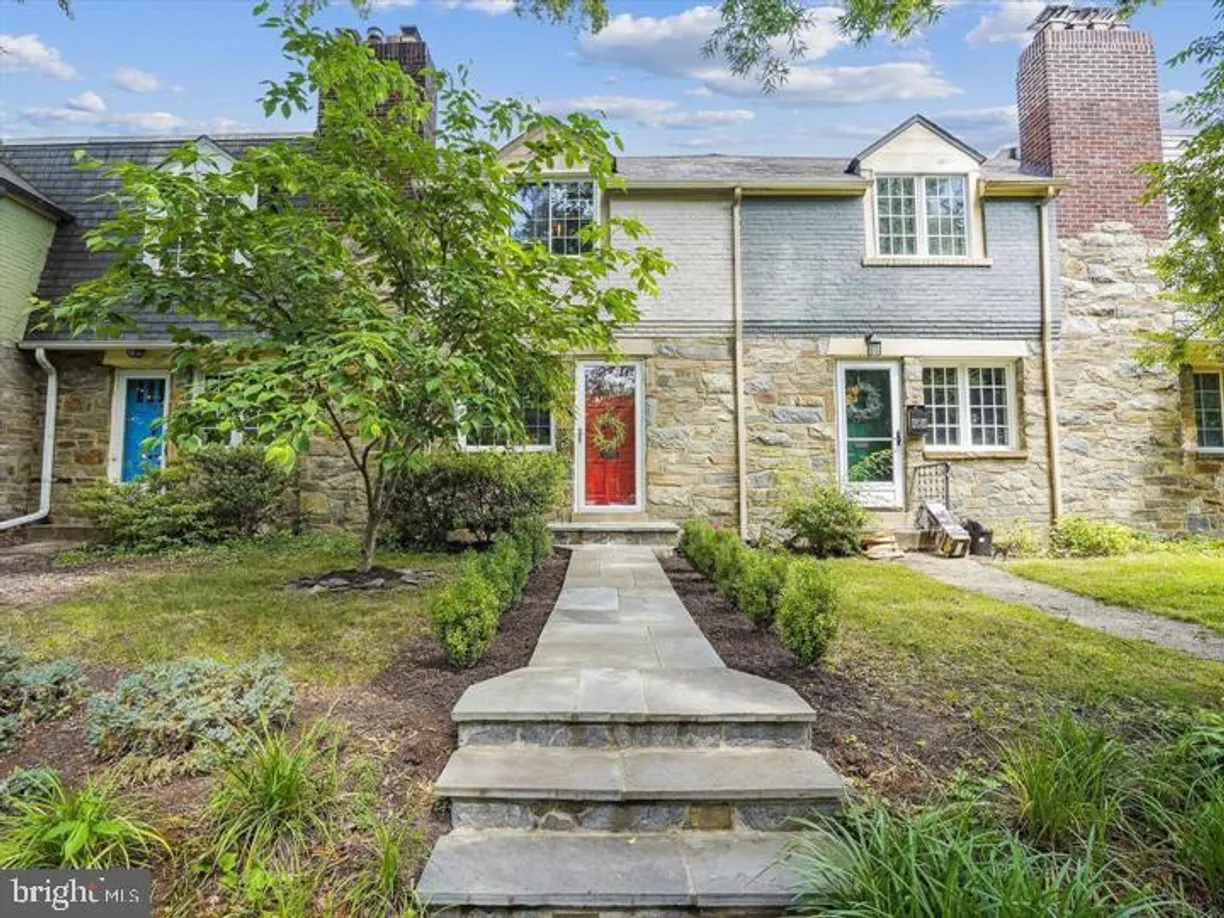 Washington Metro Area Real Estate | View 705 Avon Place | 2 Beds, 2 Baths