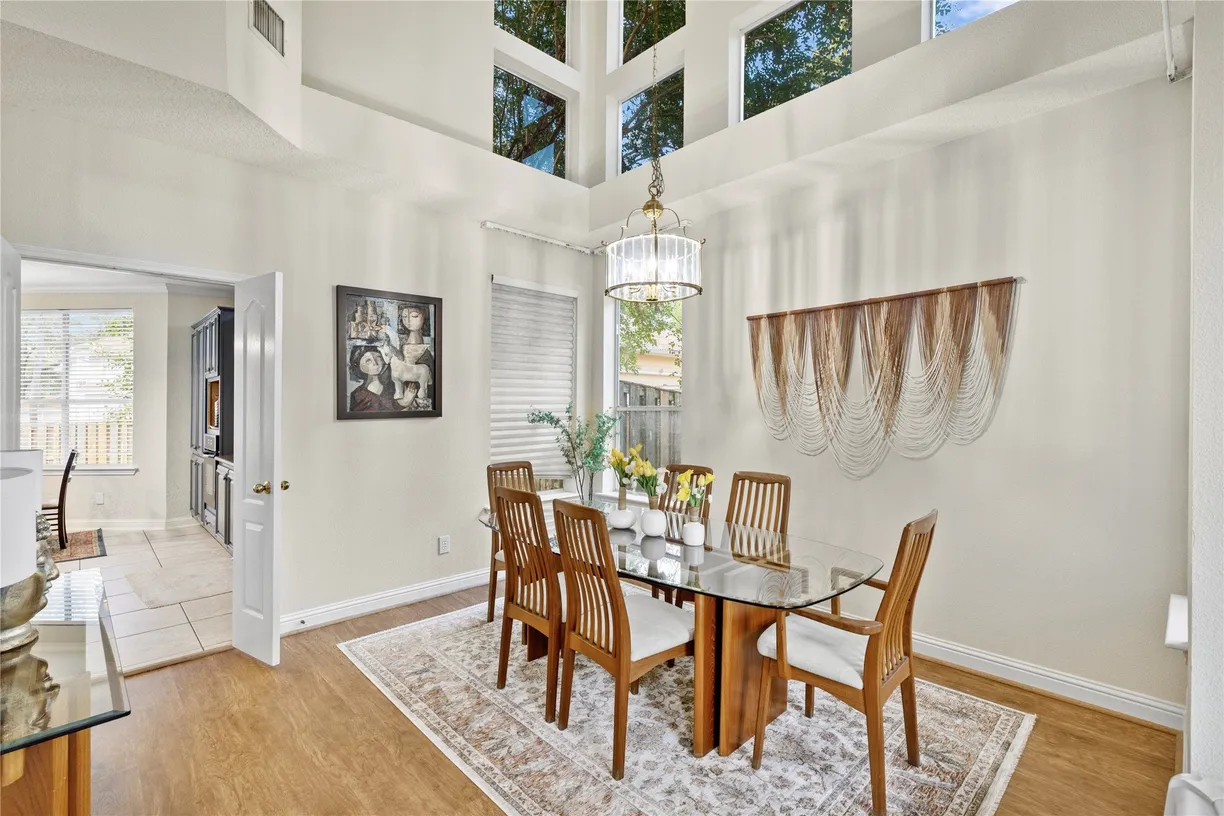 The Woodlands Real Estate | View 39 N Cochrans Green Circle | room 2