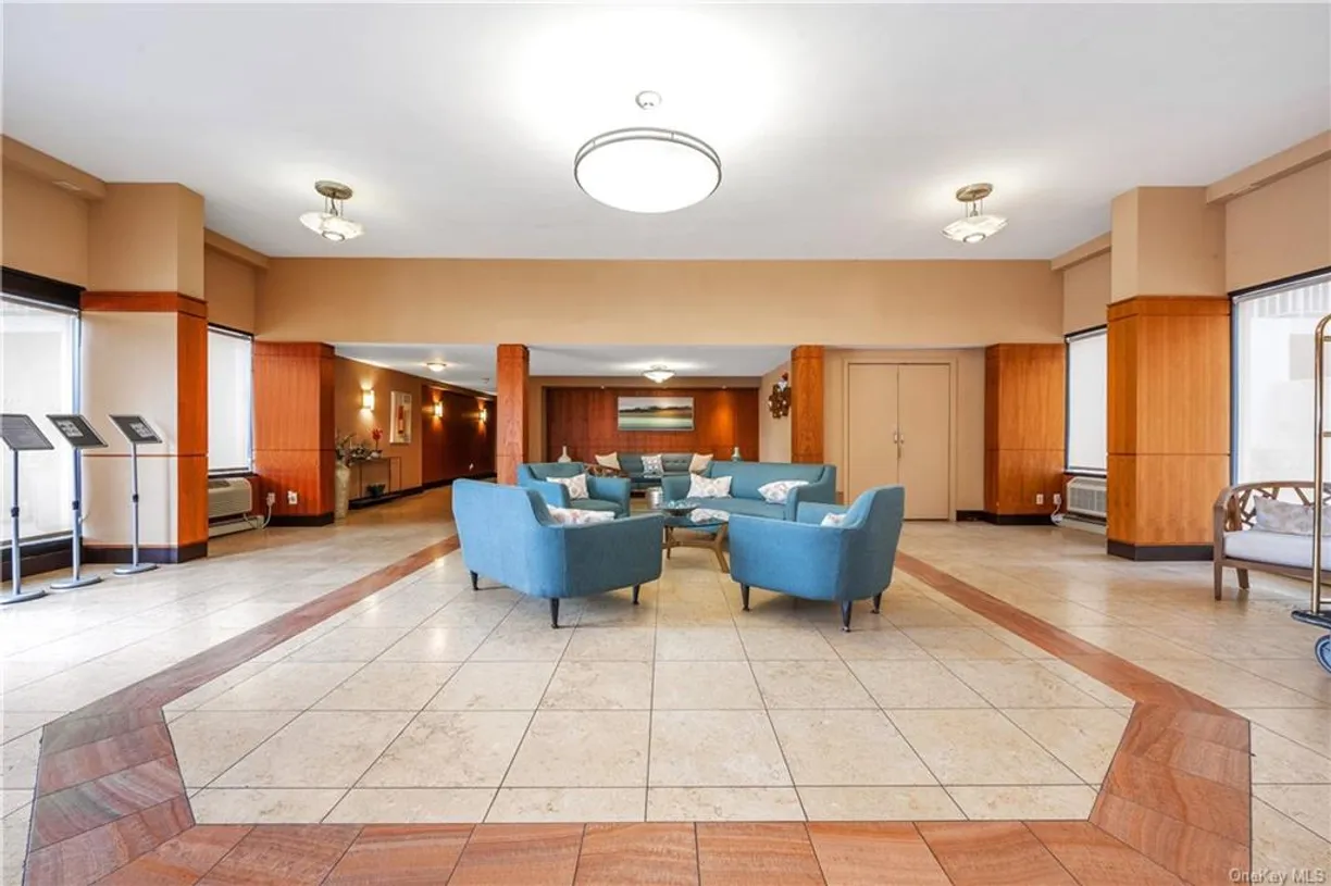 Westchester Real Estate | View 1155 Warburton Avenue Unit# 9Y | room 1