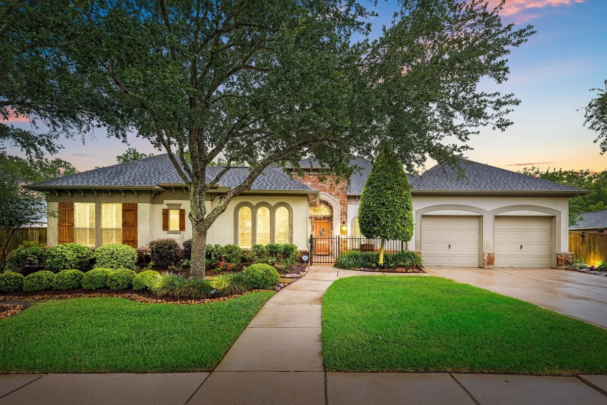 Houston Suburbs Real Estate | View 212 Salmon Creek Lane | 3 Beds, 2 Baths