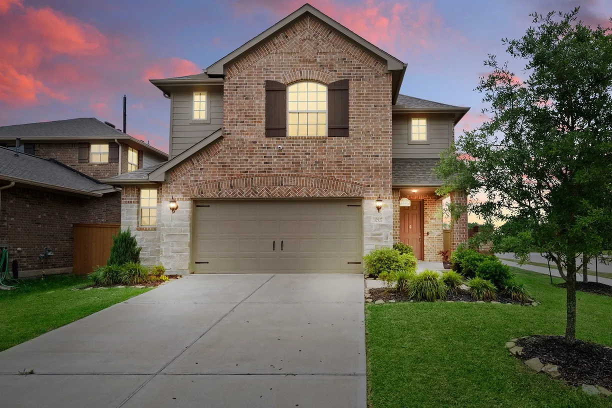 Houston Suburbs Real Estate | View 32927 Silver Meadow Way | 5 Beds, 3 Baths