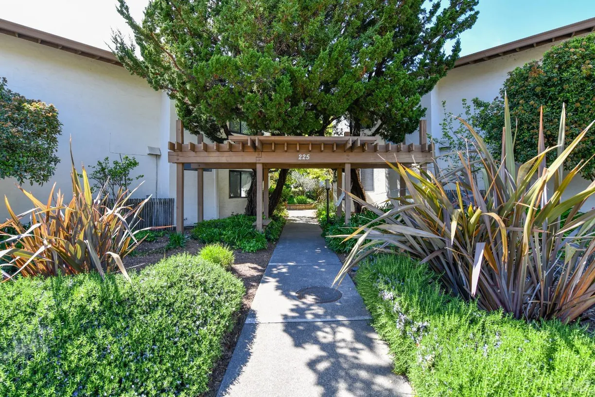 Northern California Real Estate | View 225 2nd Street E Unit# 33 | room 1