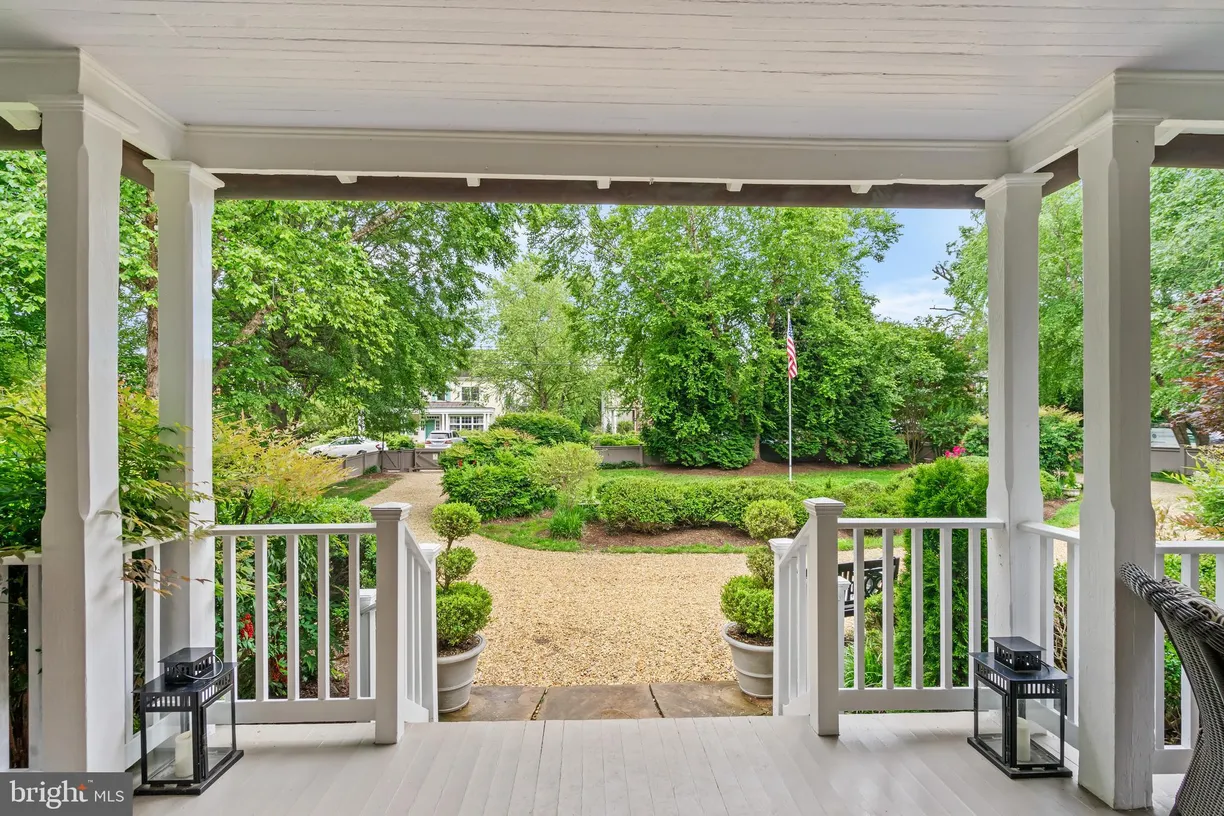 Washington Metro Area Real Estate | View 509 Lloyds Lane | 6 Beds, 5 Baths