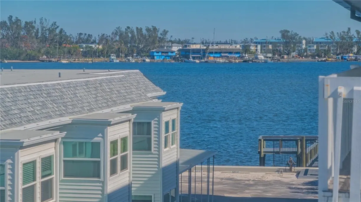 Sarasota/St. Petersburg Real Estate | View 601 Gulf Drive N #209 | room 2
