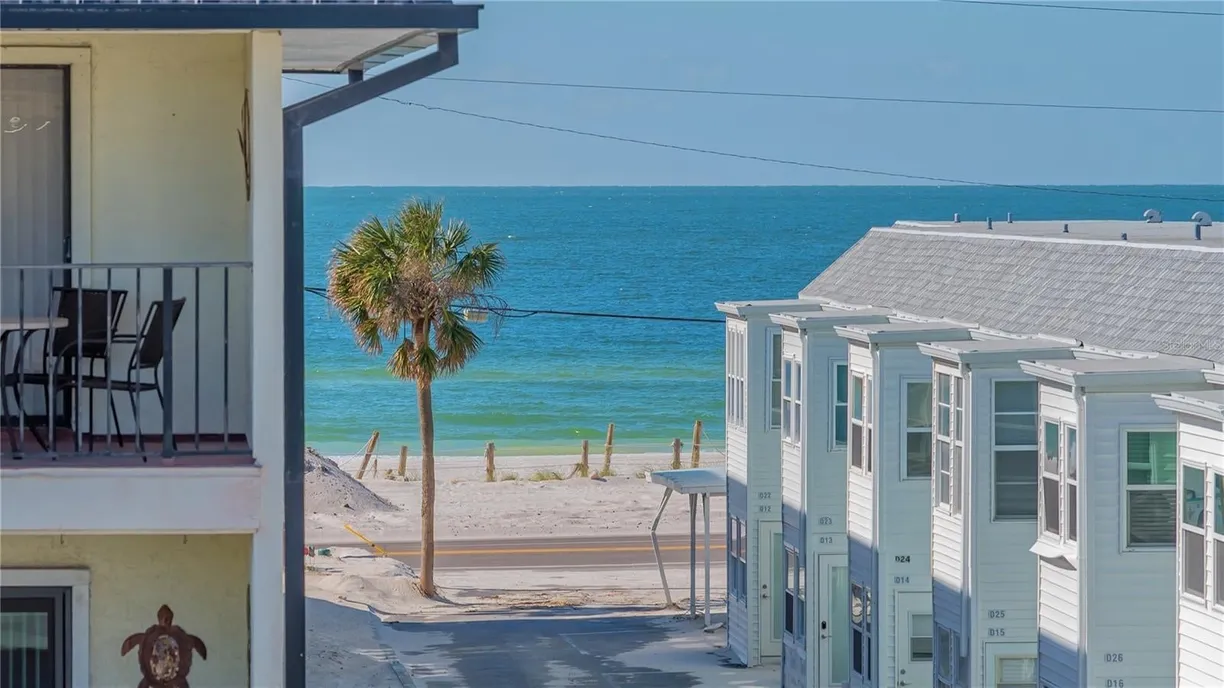 Sarasota/St. Petersburg Real Estate | View 601 Gulf Drive N #209 | room 1