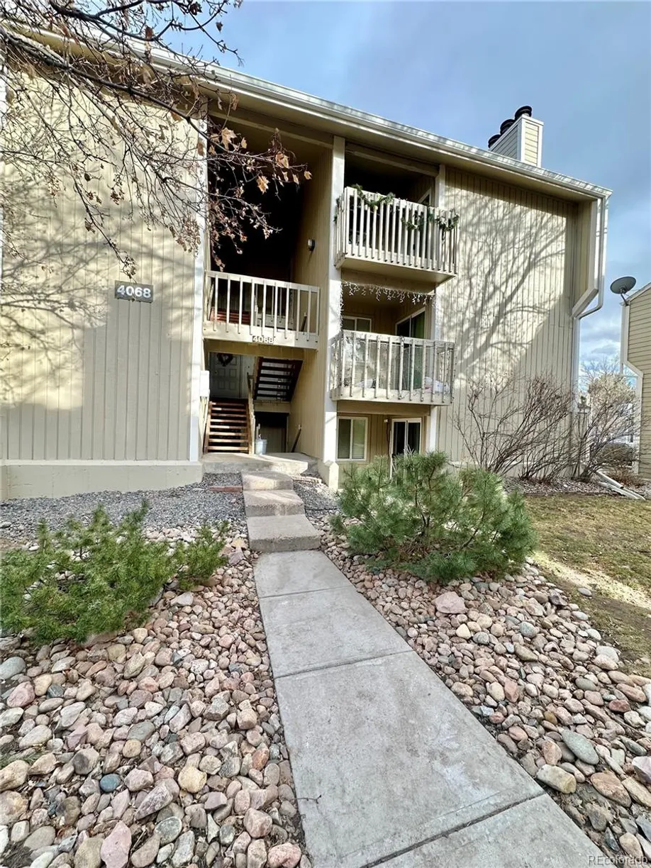 Denver Real Estate | View 4068 S Atchison Way Unit# 301 | 1 Bed, 1 Bath