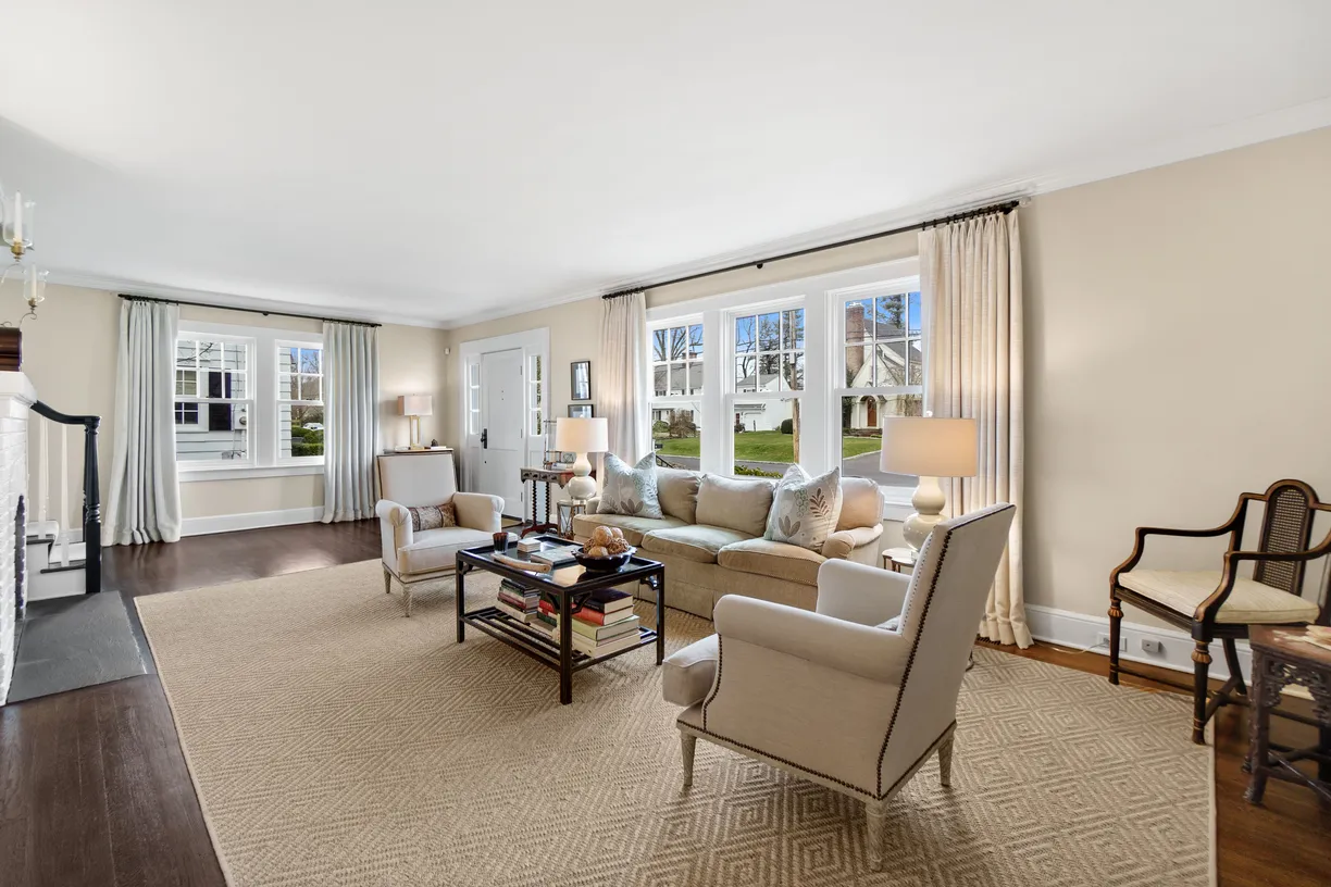 Greenwich Real Estate | View 20 Knoll Street | room 1