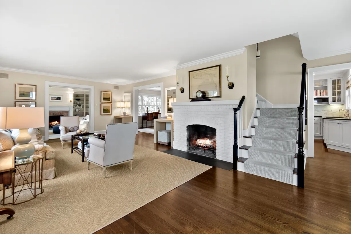 Greenwich Real Estate | View 20 Knoll Street | room 2