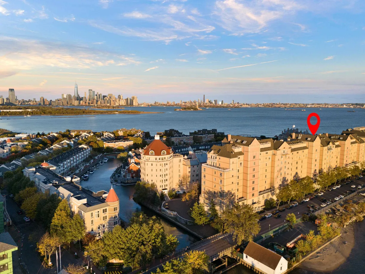 Jersey City/Hoboken Real Estate | View 208 Shearwater Ct West Unit# 31 | 2 Beds, 2 Baths