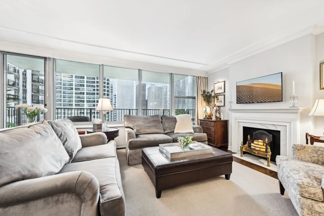 Chicago Real Estate | View 400 E Randolph, 2026 | room 2