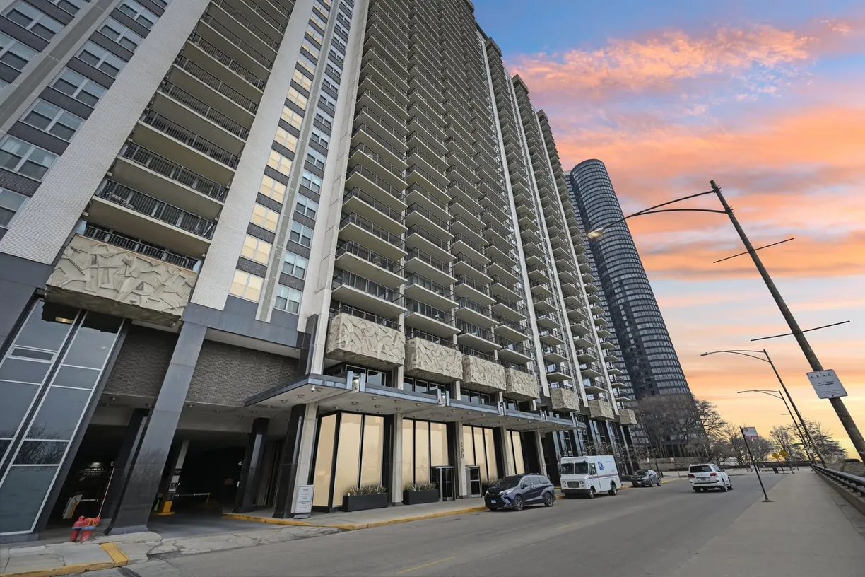 Chicago Real Estate | View 400 E Randolph, 2026 | 1 Bed, 1 Bath