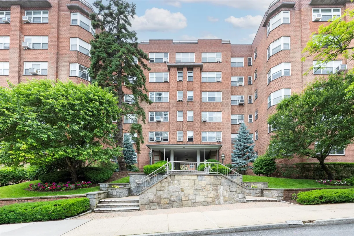 Westchester Real Estate | View 235 Garth Road #B-3E | 1 Bed, 1 Bath