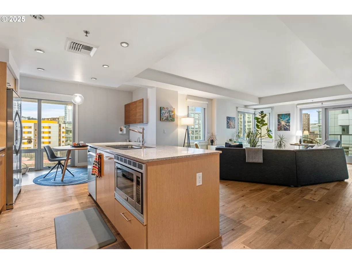 Portland, OR Real Estate | View 1260 NW Naito Pkwy #607B | room 1