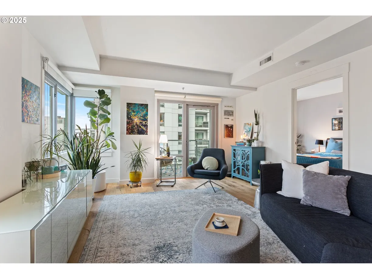 Portland, OR Real Estate | View 1260 NW Naito Pkwy #607B | room 2