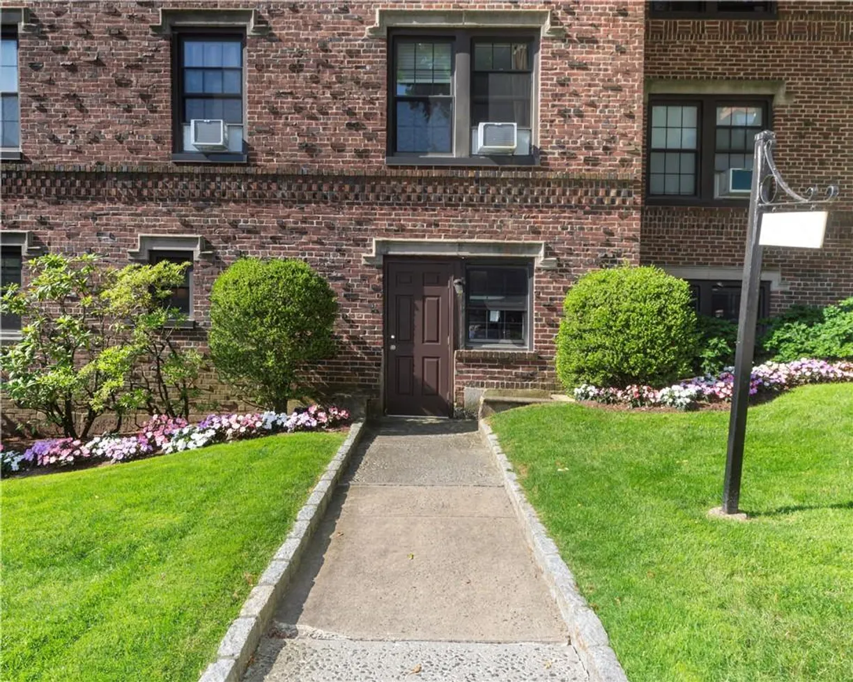 Westchester Real Estate | View 253 Garth Road #1P