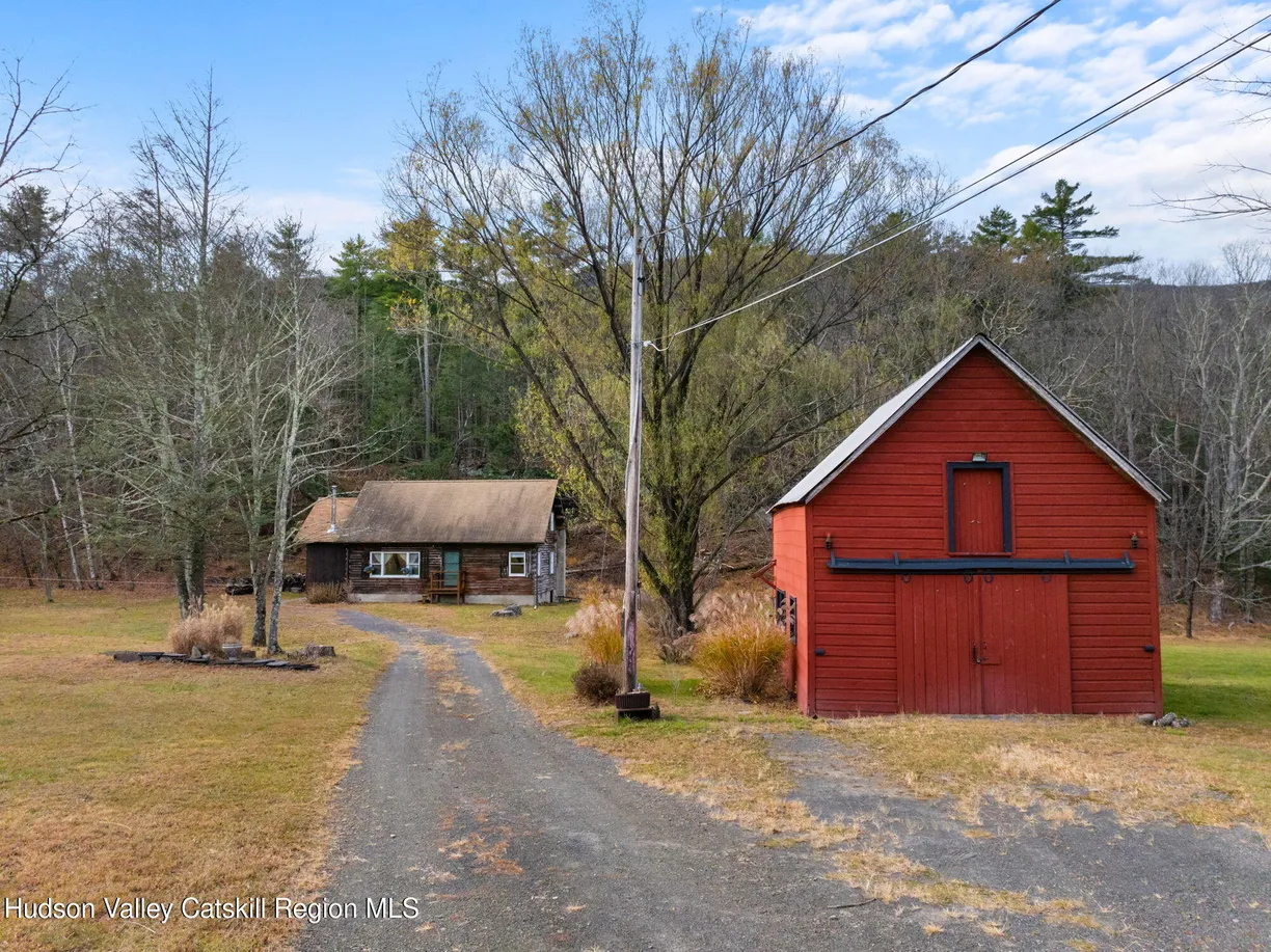 Hudson Valley Real Estate | View 457 Manorville Road | room 1