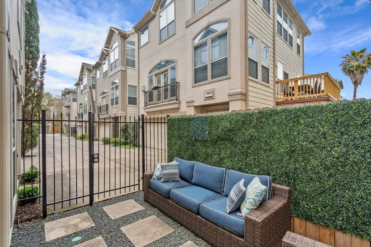 Houston Real Estate | View 126 Detering Street #D | room 2