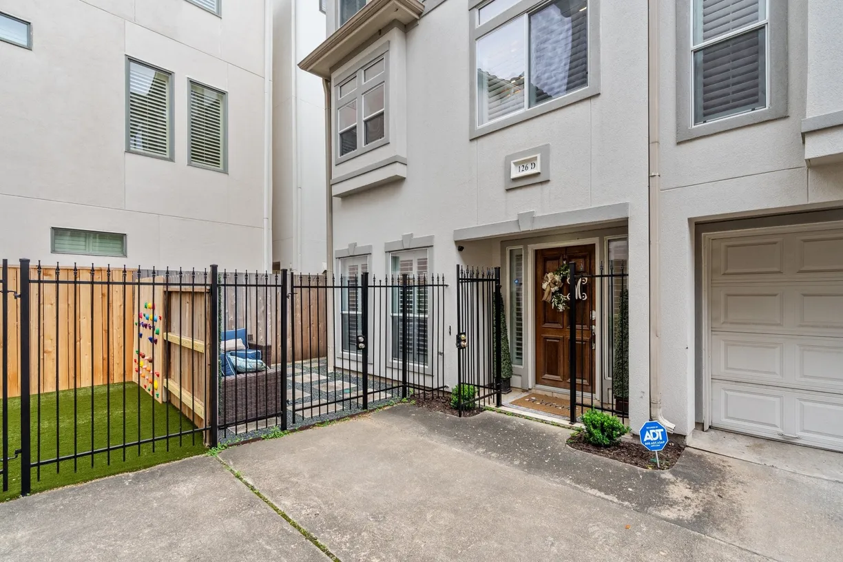 Houston Real Estate | View 126 Detering Street #D | 3 Beds, 3 Baths