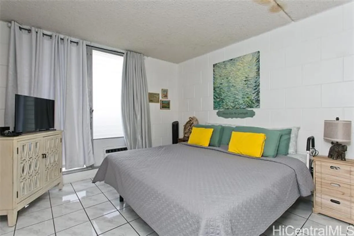 Hawaii Real Estate | View 2847 Waialae Avenue, #504 | 2 Beds, 1 Bath