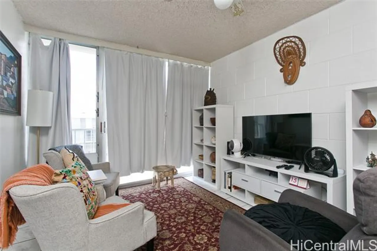 Hawaii Real Estate | View 2847 Waialae Avenue, #504 | room 1