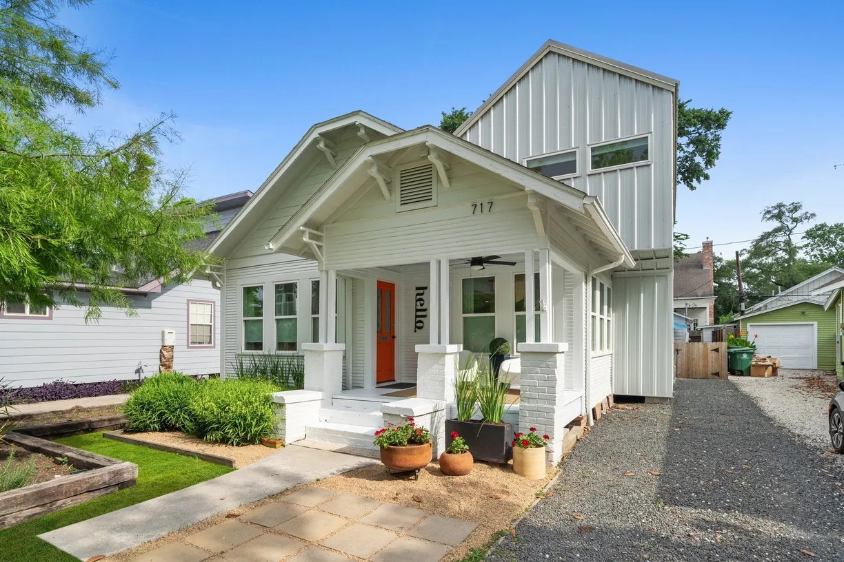 Houston Real Estate | View 717 E 23rd Street | 3 Beds, 3 Baths
