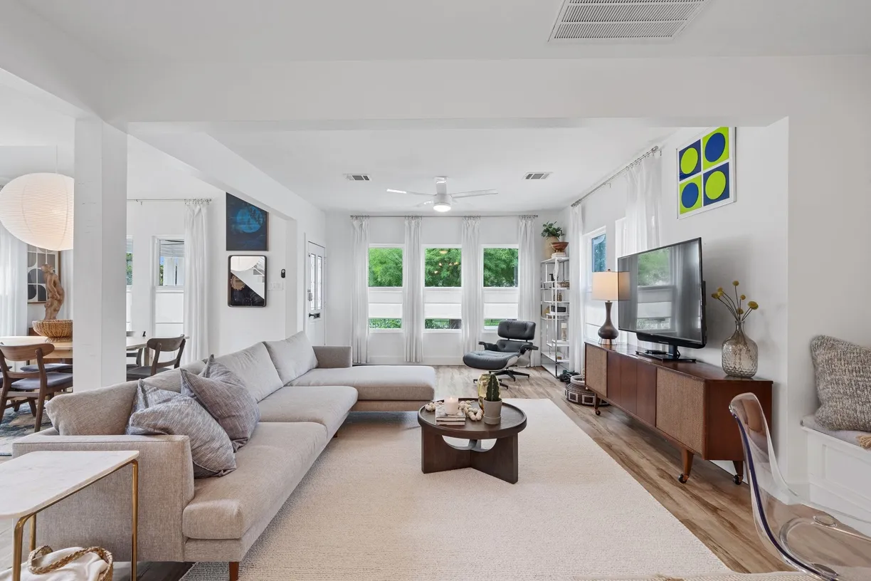 Houston Real Estate | View 717 E 23rd Street | room 2