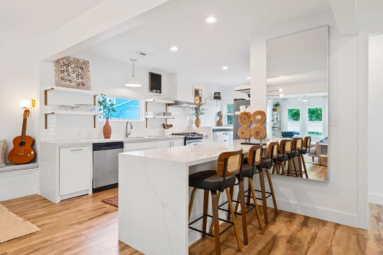 Houston Real Estate | View 717 E 23rd Street | room 1
