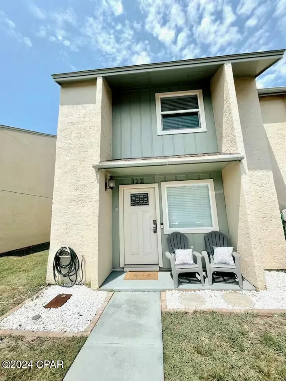 Northwest Florida Real Estate | View 122 W Leslie Lane | 2 Beds, 1 Bath