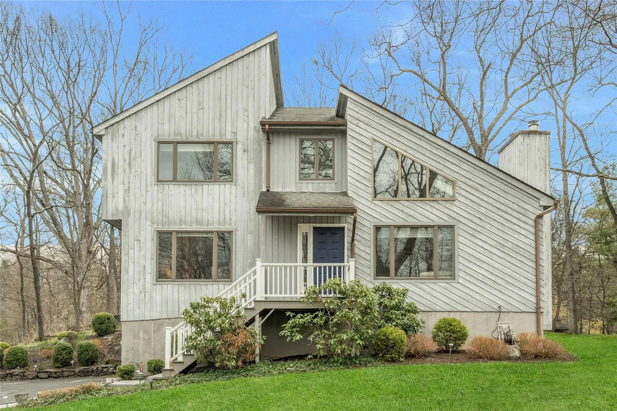 Westchester Real Estate | View 1 Scala Court | 3 Beds, 2 Baths