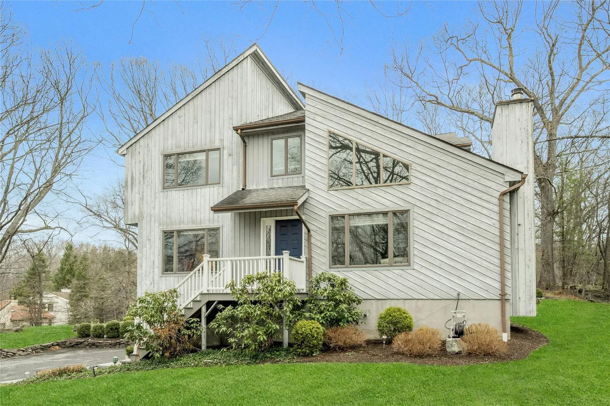 Westchester Real Estate | View 1 Scala Court | room 1