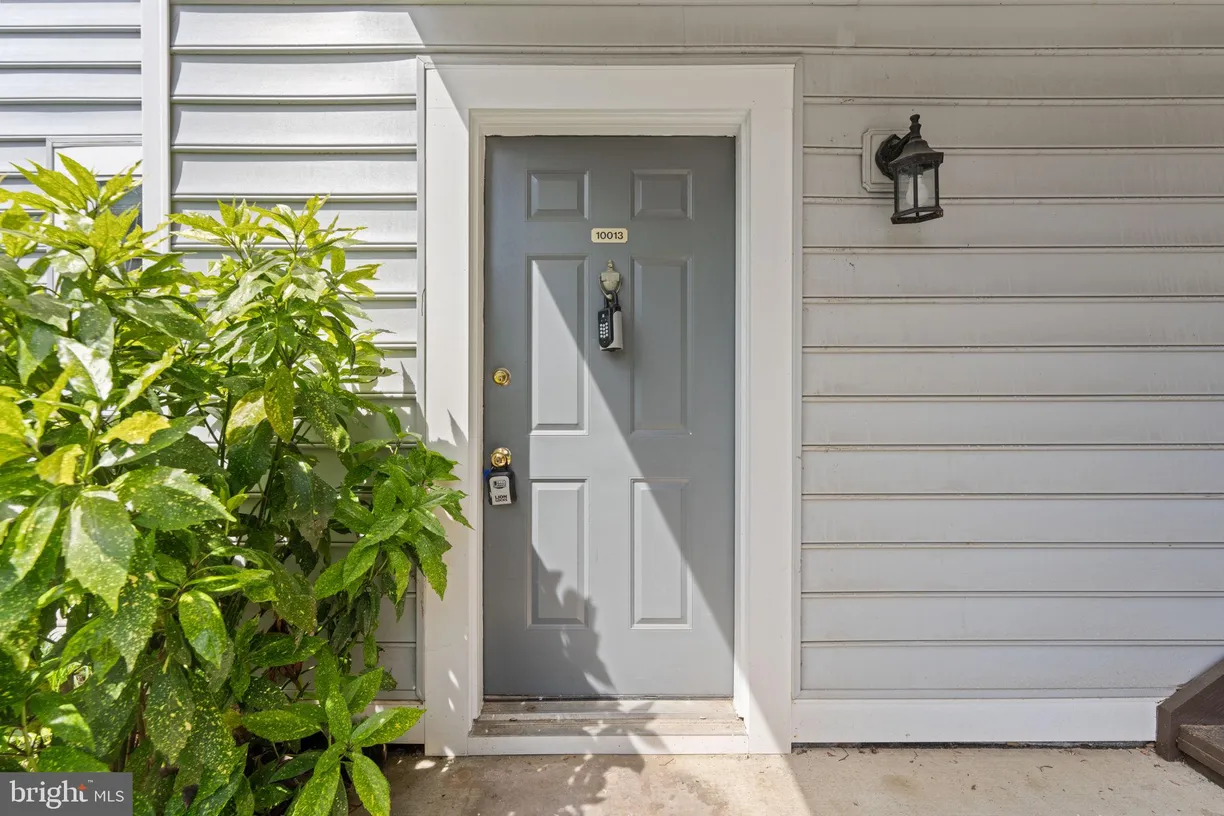 Washington Metro Area Real Estate | View 10013 Oakton Terrace Road | 2 Beds, 1 Bath