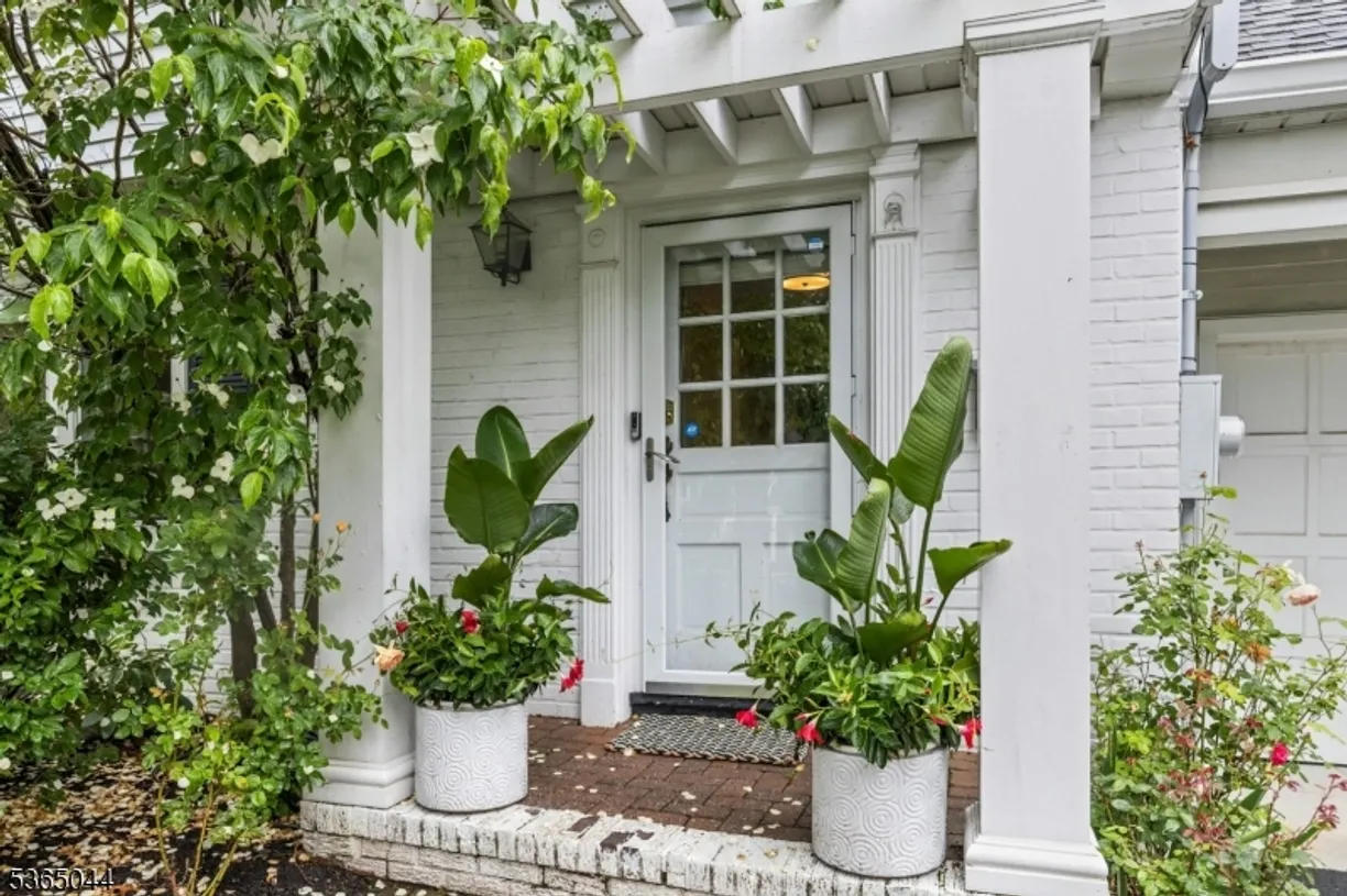 Jersey City/Hoboken Real Estate | View 849 Bradford Ave | room 1