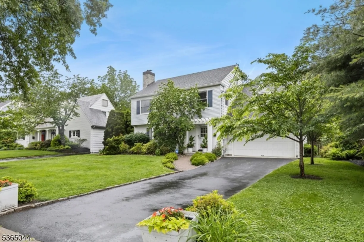Jersey City/Hoboken Real Estate | View 849 Bradford Ave | 4 Beds