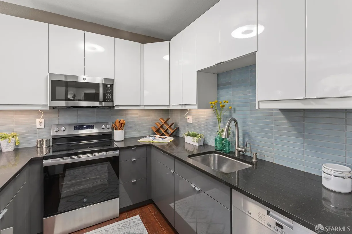 Northern California Real Estate | View 2060 Sutter Street | room 1