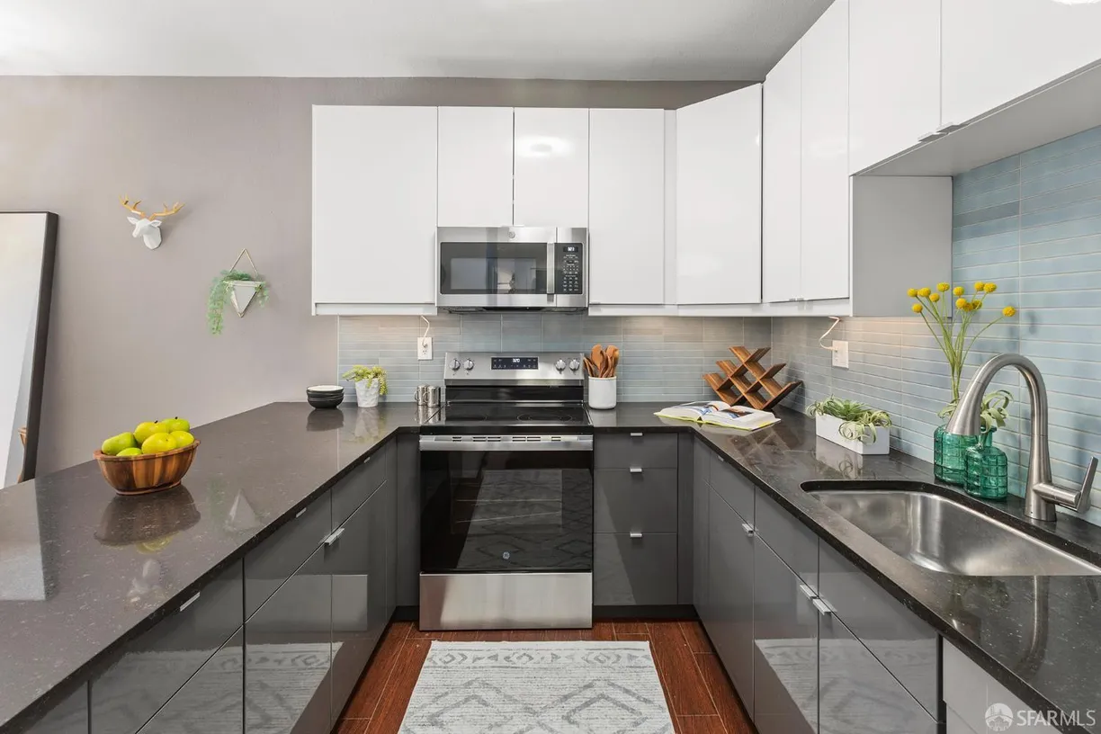 Northern California Real Estate | View 2060 Sutter Street | 2 Beds, 2 Baths