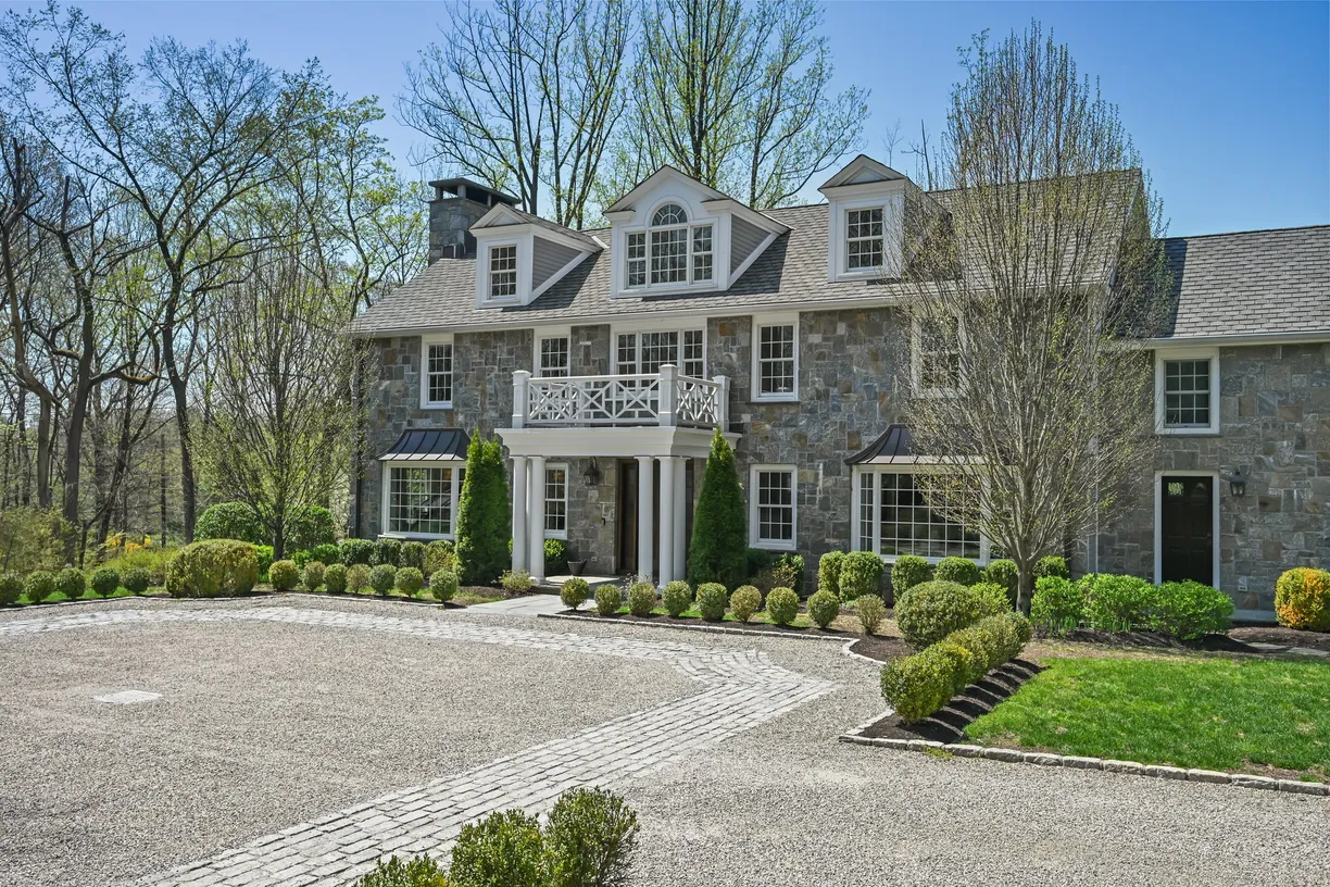 Greenwich Real Estate | View 33 Cliffdale Road | room 2