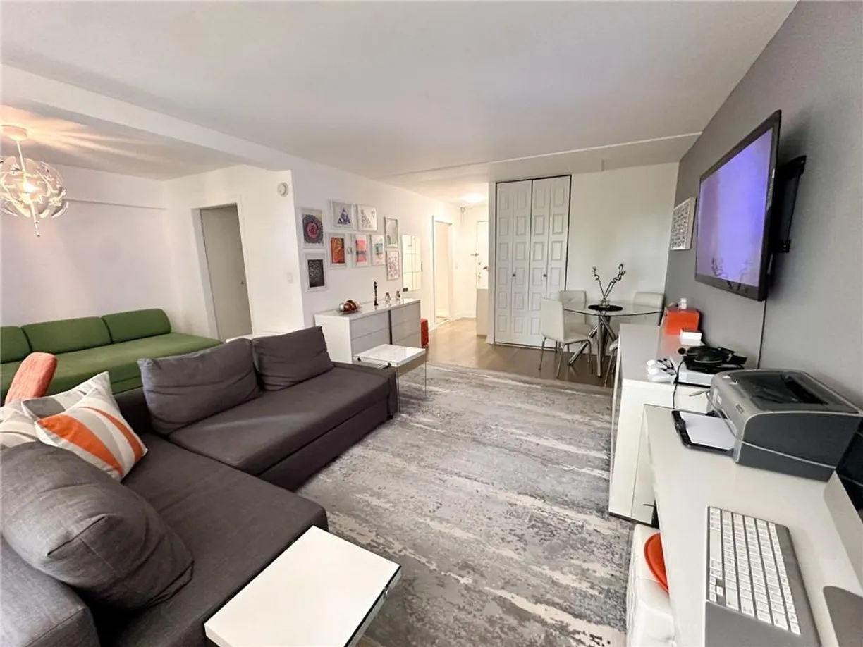 Westchester Real Estate | View 35 Stewart Place #204A | room 2