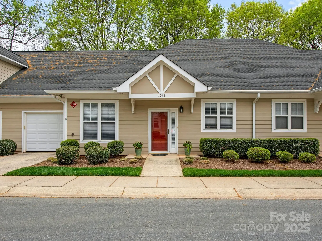 Charlotte Real Estate | View 1018 Davant Lane | 2 Beds, 2 Baths