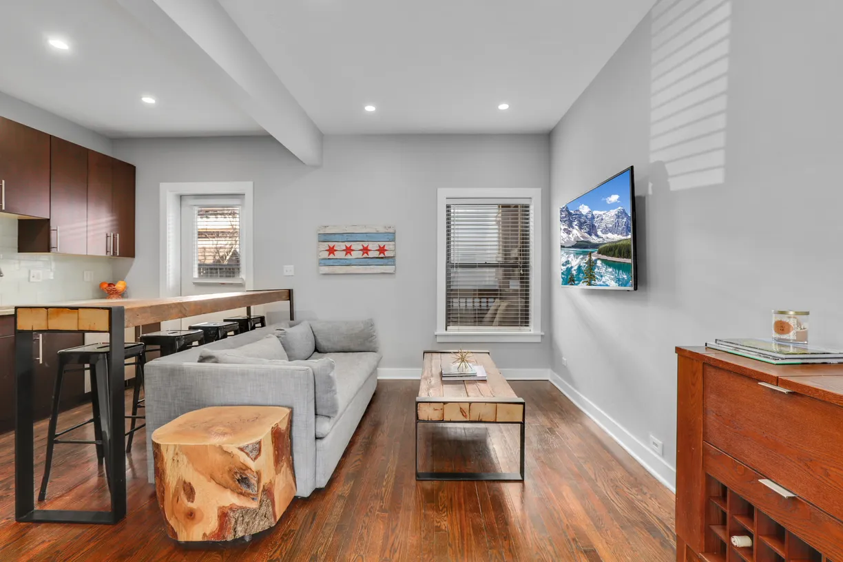 Chicago Real Estate | View 1504 W Roscoe, 1W | room 2
