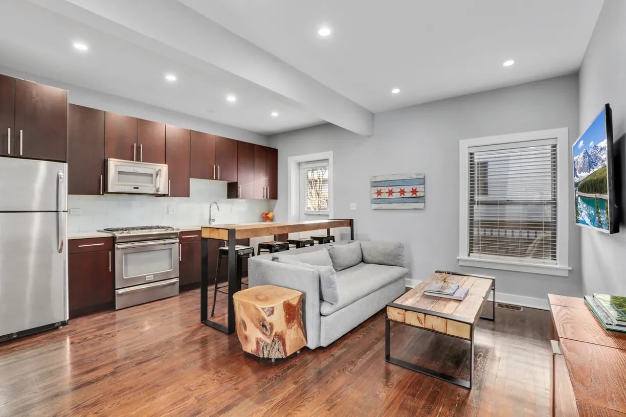 Chicago Real Estate | View 1504 W Roscoe, 1W | room 1
