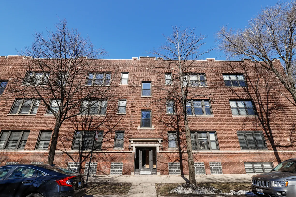 Chicago Real Estate | View 1504 W Roscoe, 1W | 1 Bed, 1 Bath